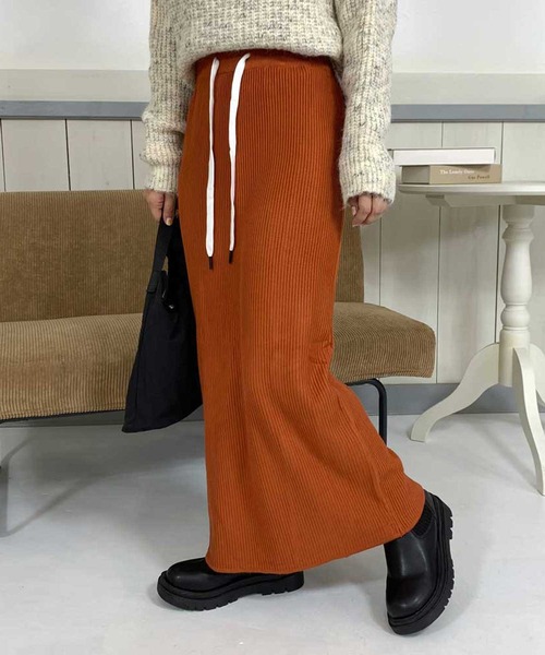 CRB（シーアールビー）の「リブIラインロングスカート（スカート・レディース・チャコール/オレンジ/ベージュ/レッド/アイボリー/ブラック/ブルー/オレンジ系その他/ピンク/ライム/グリーン・F）」の10枚目の写真