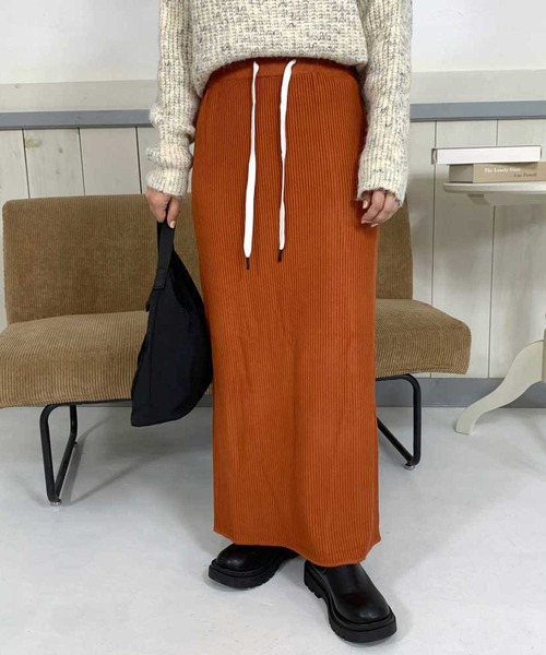 CRB（シーアールビー）の「リブIラインロングスカート（スカート・レディース・チャコール/オレンジ/ベージュ/レッド/アイボリー/ブラック/ブルー/オレンジ系その他/ピンク/ライム/グリーン・F）」の12枚目の写真