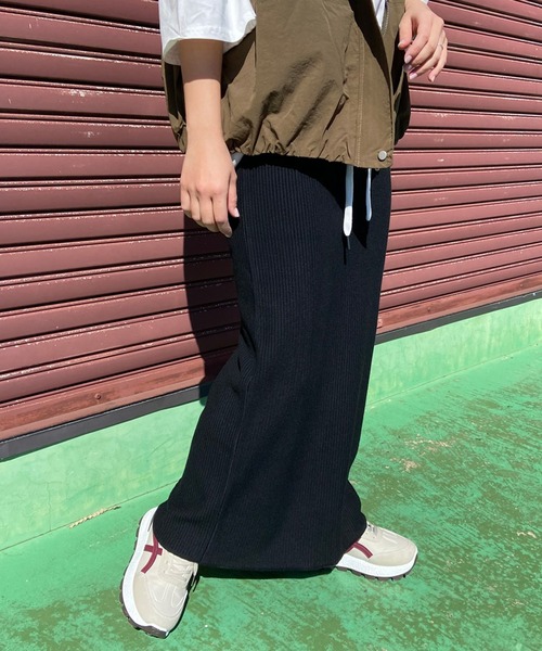 CRB（シーアールビー）の「リブIラインロングスカート（スカート・レディース・チャコール/オレンジ/ベージュ/レッド/アイボリー/ブラック/ブルー/オレンジ系その他/ピンク/ライム/グリーン・F）」の18枚目の写真