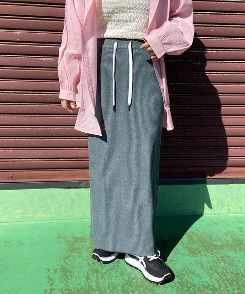 CRB（シーアールビー）の「リブIラインロングスカート（スカート・レディース・チャコール/オレンジ/ベージュ/レッド/アイボリー/ブラック/ブルー/オレンジ系その他/ピンク/ライム/グリーン・F）」の20枚目の写真