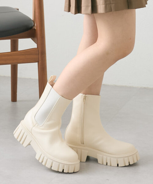 w closet（ダブルクローゼット）の「サイドゴアブーツ（ブーツ・レディース・アイボリー/ブラック・LARGE/MEDIUM）」の4枚目の写真