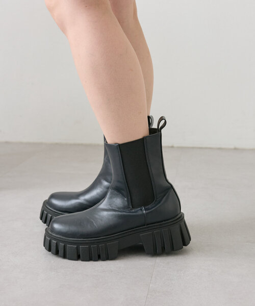 w closet（ダブルクローゼット）の「サイドゴアブーツ（ブーツ・レディース・アイボリー/ブラック・LARGE/MEDIUM）」の8枚目の写真