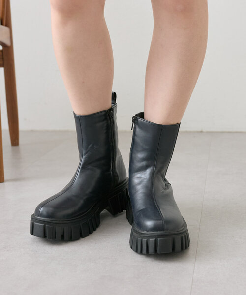 w closet（ダブルクローゼット）の「サイドゴアブーツ（ブーツ・レディース・アイボリー/ブラック・LARGE/MEDIUM）」の9枚目の写真