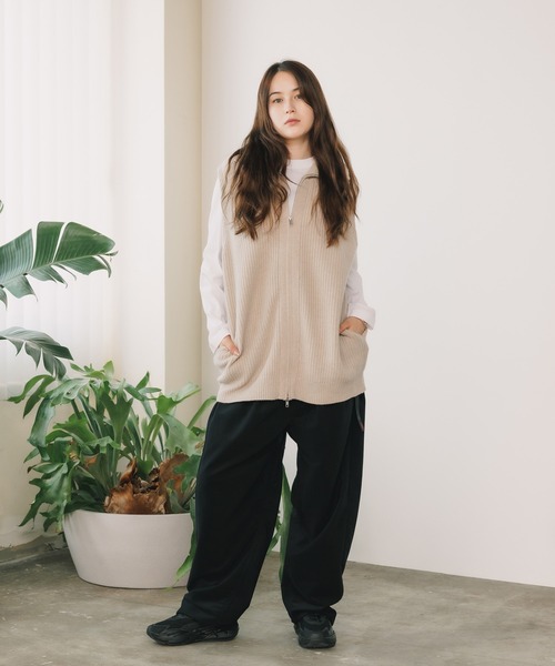 ADAWAS（アダワズ）の「ADAWAS/アダワス ULTRA FINE WOOL ZIP VEST