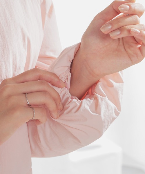 Honeys（ハニーズ）の「【非フッ素撥水加工】ファイバーダウンブルゾン（ダウンジャケット/コート・レディース・ブラック/チャコール/ベージュ/ホワイト/ピンク・S/M/L/LL）」の6枚目の写真