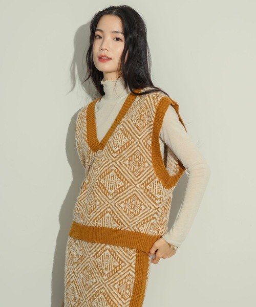 NEUNA（ヌナ）の「JQGニットベスト（ニット/セーター・レディース・アイボリー/グレー/ベージュ・FREE）」の15枚目の写真