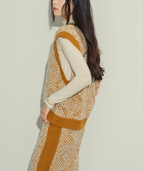 NEUNA（ヌナ）の「JQGニットベスト（ニット/セーター・レディース・アイボリー/グレー/ベージュ・FREE）」の18枚目の写真