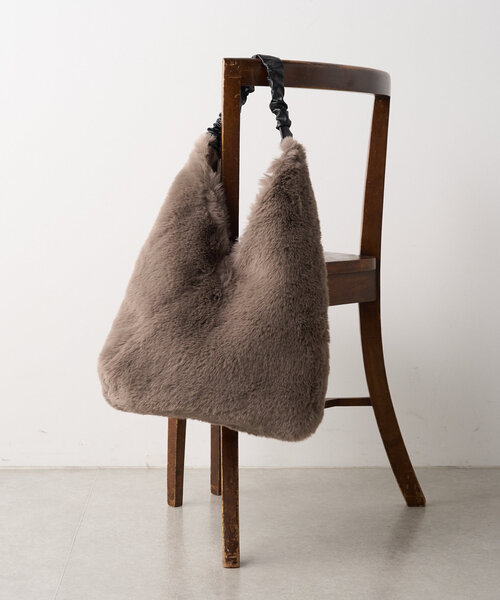 Jena espace merveilleux(ジェナ エスパスメルヴェイユ)の「ギャザーハンドルファーバッグ(トートバッグ・レディース・グレー/ブラウン・FREE)」の2枚目の写真