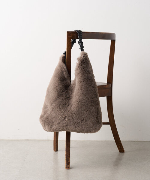 Jena espace merveilleux(ジェナ エスパスメルヴェイユ)の「ギャザーハンドルファーバッグ(トートバッグ・レディース・グレー/ブラウン・FREE)」の3枚目の写真