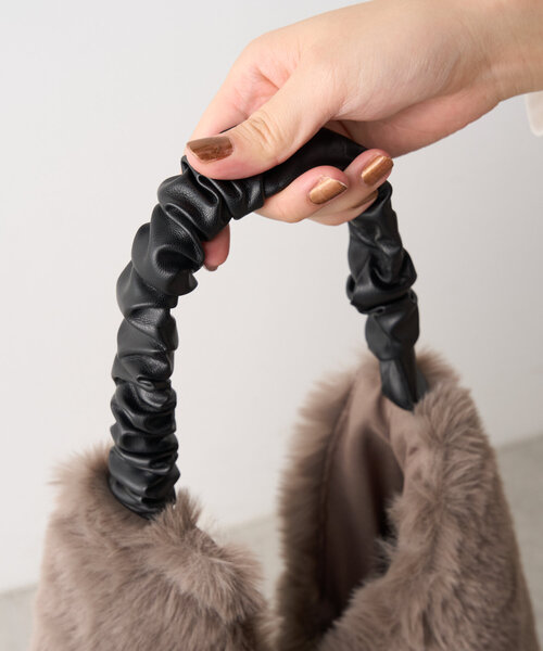 Jena espace merveilleux(ジェナ エスパスメルヴェイユ)の「ギャザーハンドルファーバッグ(トートバッグ・レディース・グレー/ブラウン・FREE)」の5枚目の写真