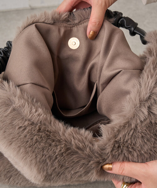 Jena espace merveilleux(ジェナ エスパスメルヴェイユ)の「ギャザーハンドルファーバッグ(トートバッグ・レディース・グレー/ブラウン・FREE)」の7枚目の写真