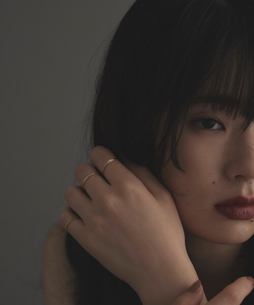 COCOSHNIK ONKITSCH（ココシュニックオンキッチュ）の「K10スキニーピンキーリング カーブチェーンモチーフ（リング・レディース・イエローゴールド・03/05）」の11枚目の写真