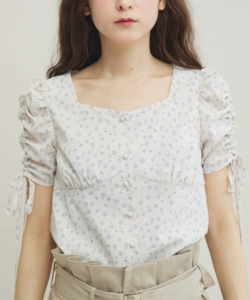 Olu.(オルドット)の「フラワーギャザートップス(Tシャツ/カットソー・レディース・ホワイト/ブラック・FREE)」の3枚目の写真