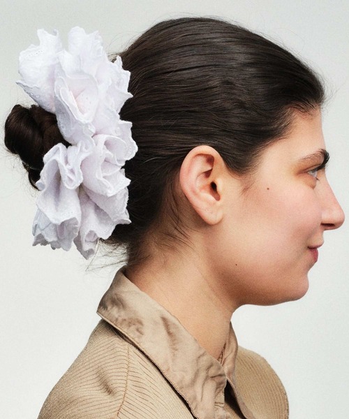 GOOD SQUISH（グッドスクイッシュ）の「QUEEN WHITE（シュシュ）」 - WEAR