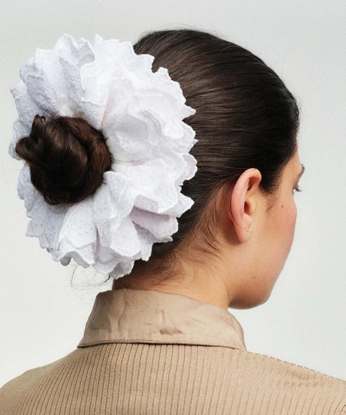 グッドスクイッシュ　ホワイト　シュシュ GOOD SQUISH（グッドスクイッシュ）の「QUEEN WHITE（シュシュ）」 - WEAR