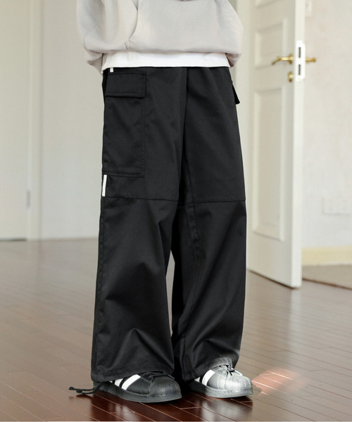CONVERSE（コンバース）の「【neos】CONVERSE コンバース ルーズシルエット ワンポイントロゴ ライン カーゴ パンツ（カーゴパンツ・メンズ・カーキ/ホワイト/ブラック・MEDIUM/LARGE/X-LARGE）」の4枚目の写真