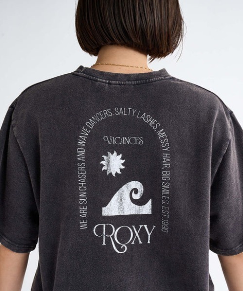 ROXY(ロキシー)の「VACANCES TEE /ロキシーバックプリントクロップド丈Tシャツ(Tシャツ/カットソー・レディース・ピンク/ブラック/グレー・MEDIUM/SMALL/LARGE)」の9枚目の写真
