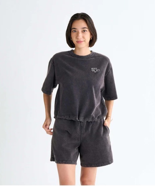 ROXY(ロキシー)の「VACANCES TEE /ロキシーバックプリントクロップド丈Tシャツ(Tシャツ/カットソー・レディース・ピンク/ブラック/グレー・MEDIUM/SMALL/LARGE)」の10枚目の写真