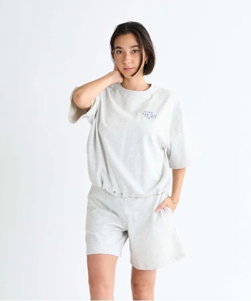 ROXY(ロキシー)の「VACANCES TEE /ロキシーバックプリントクロップド丈Tシャツ(Tシャツ/カットソー・レディース・ピンク/ブラック/グレー・MEDIUM/SMALL/LARGE)」の4枚目の写真