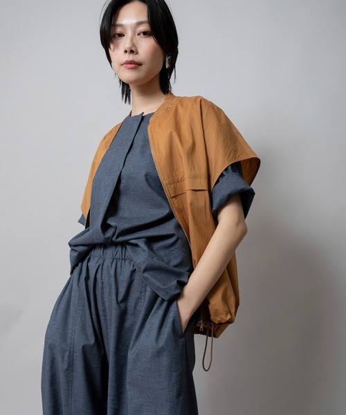 Munich（ミューニック）の「コットンナイロンタイプライタースリーブレスジップブルゾン（ブルゾン・レディース・カーキ/ブラック/キャメル/ホワイト・FREE）」の4枚目の写真