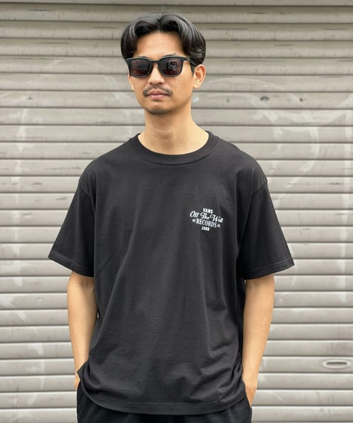 VANS(バンズ)の「【VANS】Deep Cut SS ディープカットショートスリーブ(Tシャツ/カットソー・メンズ・ブラック・MEDIUM/LARGE/X-LARGE)」の5枚目の写真