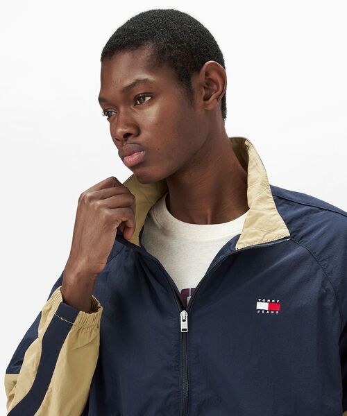tommy jeans（トミー ジーンズ）の「ライトウェイトウィンドブレーカー（ナイロンジャケット・メンズ・ホワイト/ネイビー・LARGE/SMALL/X-LARGE/MEDIUM）」の9枚目の写真