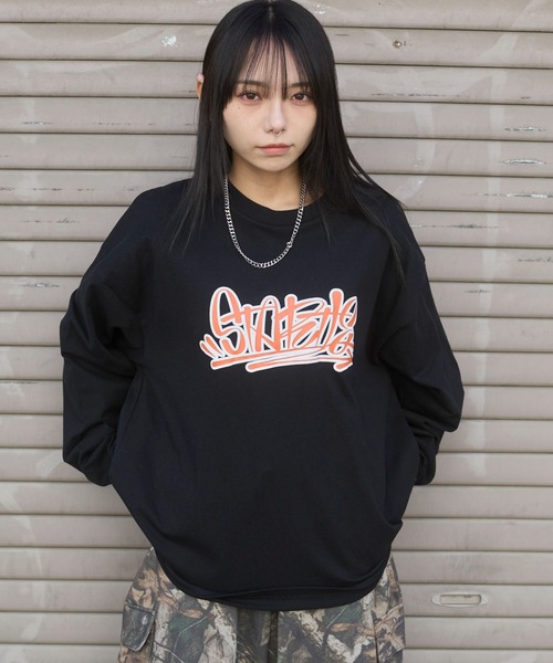 WEGO(ウィゴー)の「WEGO/アクセ付きグラフィックプリントロンT(Tシャツ/カットソー・メンズ・ホワイト/ブラック・LARGE/MEDIUM)」の1枚目の写真