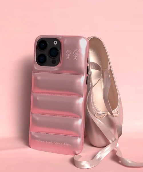 Urban Sophistication（アーバンソフィスティケーション）の「Urban Sophistication/アーバンソフィスティケーション/THE PUFFER CASE iPhone15/14/13_15Pro_16_16Pro_16ProMax（スマホケース/カバー・レディース・シルバー/ピンク/ブラック/ホワイト/ピンク系その他/サックスブルー/ライトピンク・3/5/1/2/4）」の4枚目の写真