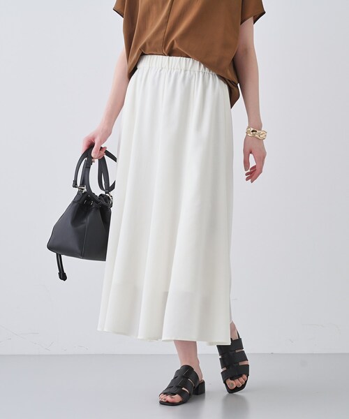 INDIVI（インディヴィ）の「【通気性◎撥水／接触冷感／UVケア】ナローフレアスカート（スカート・レディース・オレンジ/ダークブラウン/オフホワイト/ネイビー系5・05/13/15 /36/38/40/03/19）」の2枚目の写真