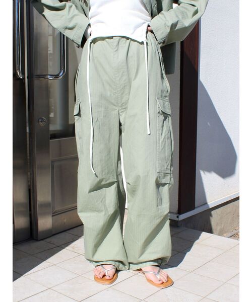 WAIPER.inc（ワイパーインク）の「WAIPER別注 ミリタリーオーバーパンツ（その他パンツ・レディース・カーキ・SMALL/MEDIUM）」の2枚目の写真