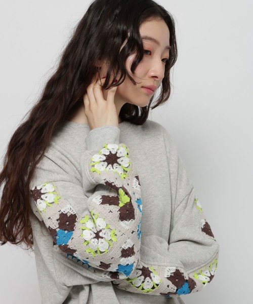 人気商品　✨ニコアンド　クロシェコンビプルオーバー　グレー niko and（ニコアンド）の「クロシェコンビプルオーバー