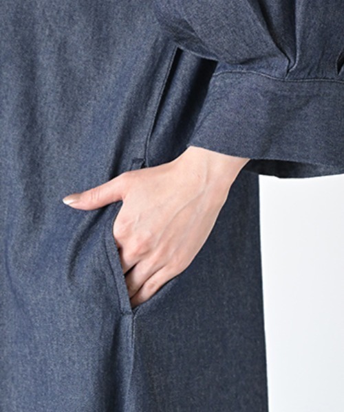 HUG.U（ハグユー）の「軽やか ロングデニムワンピース（ワンピース・レディース・ブルー/ワンウォッシュ・FREE）」の21枚目の写真