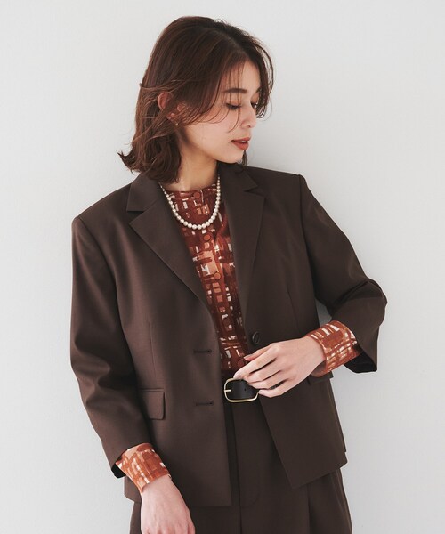 UNTITLED(アンタイトル)の「【オンオフ使える/セットアップ可能】トロピカルウール シングルブレストジャケット(テーラードジャケット・レディース・ダークブラウン/ネイビー・00/01/02/03/04/42/44/46/48/50)」の5枚目の写真