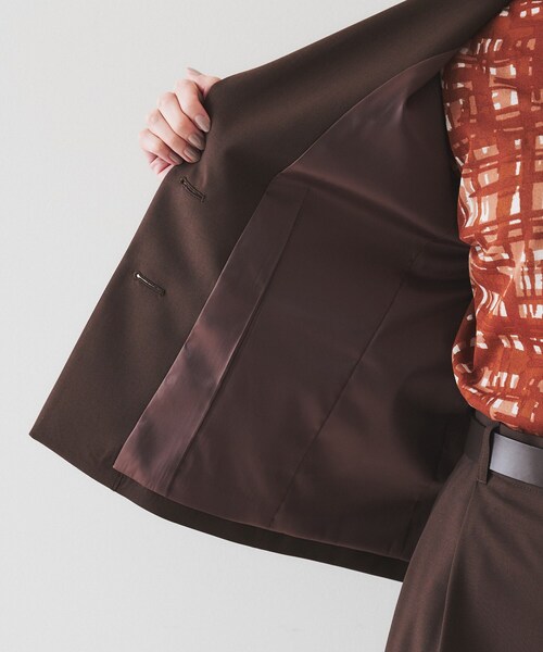 UNTITLED(アンタイトル)の「【オンオフ使える/セットアップ可能】トロピカルウール シングルブレストジャケット(テーラードジャケット・レディース・ダークブラウン/ネイビー・00/01/02/03/04/42/44/46/48/50)」の17枚目の写真