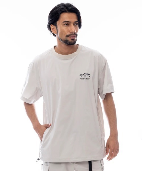 BILLABONG(ビラボン)の「BILLABONG メンズ 【A/DIV.】 UTILITY TEE サーフTシャツ 【2025年春夏モデル】/ビラボンロゴバックプリント半袖サーフTシャツ(水着)(ラッシュガード・メンズ・ブラック/ライトベージュ・X-LARGE/LARGE/MEDIUM)」の10枚目の写真