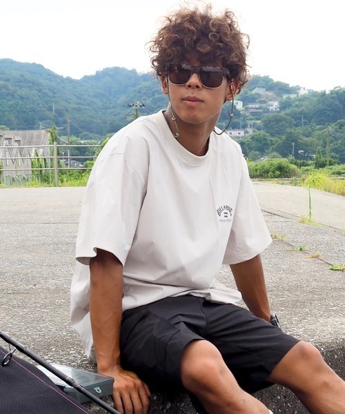 BILLABONG(ビラボン)の「BILLABONG メンズ 【A/DIV.】 UTILITY TEE サーフTシャツ 【2025年春夏モデル】/ビラボンロゴバックプリント半袖サーフTシャツ(水着)(ラッシュガード・メンズ・ブラック/ライトベージュ・X-LARGE/LARGE/MEDIUM)」の4枚目の写真