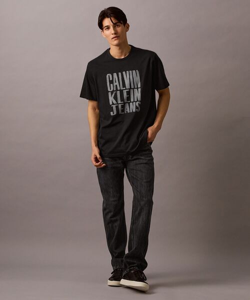 Calvin Klein(カルバン・クライン)の「【ユニセックス】スタックドグラフィックTシャツ(Tシャツ/カットソー・メンズ・ブラック/カーキ/ホワイト・M/L/S/XL)」の4枚目の写真