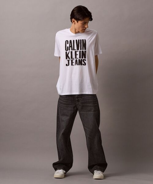 Calvin Klein(カルバン・クライン)の「【ユニセックス】スタックドグラフィックTシャツ(Tシャツ/カットソー・メンズ・ブラック/カーキ/ホワイト・M/L/S/XL)」の11枚目の写真