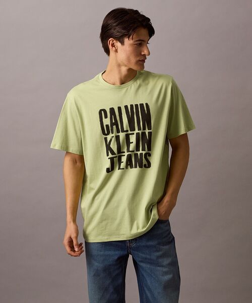 Calvin Klein(カルバン・クライン)の「【ユニセックス】スタックドグラフィックTシャツ(Tシャツ/カットソー・メンズ・ブラック/カーキ/ホワイト・M/L/S/XL)」の3枚目の写真