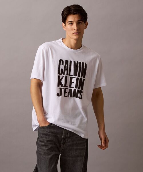 Calvin Klein(カルバン・クライン)の「【ユニセックス】スタックドグラフィックTシャツ(Tシャツ/カットソー・メンズ・ブラック/カーキ/ホワイト・M/L/S/XL)」の12枚目の写真