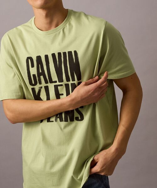 Calvin Klein(カルバン・クライン)の「【ユニセックス】スタックドグラフィックTシャツ(Tシャツ/カットソー・メンズ・ブラック/カーキ/ホワイト・M/L/S/XL)」の14枚目の写真