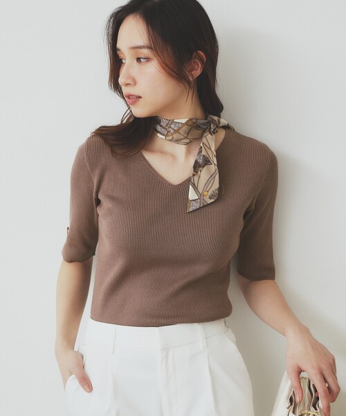 index（インデックス）の「《5色展開》Vネックリブニット【洗濯機洗い可】（ニット/セーター・レディース・チャコール/ライトブルー/オフホワイト/ホワイト系5/ベージュ系その他2・42/36/38/40）」の4枚目の写真