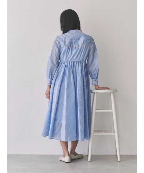 TONAL（トーナル）の「シアーストライプシャツワンピース（ワンピース・レディース・ブルー/オフホワイト/ミント・MEDIUM）」の6枚目の写真