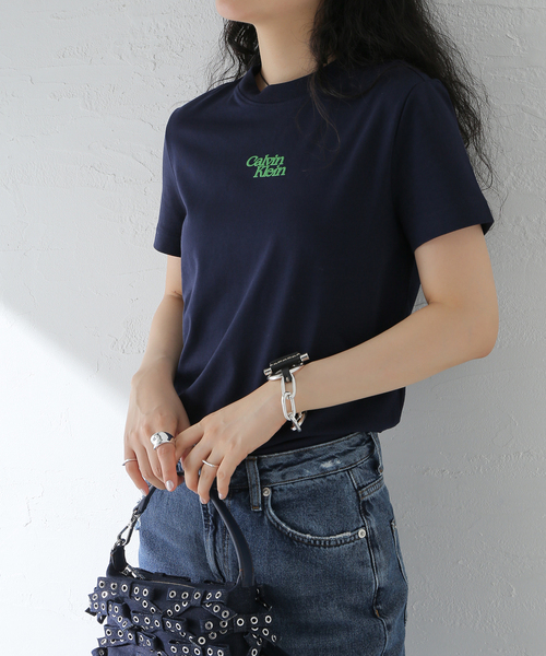 tシャツ   /カルバン クラインSS FLOCKED LOGO CREWNK TEE レディース Calvin Klein /カルバン クラインSS FLOCKED LOGO CREWNK TEE（T