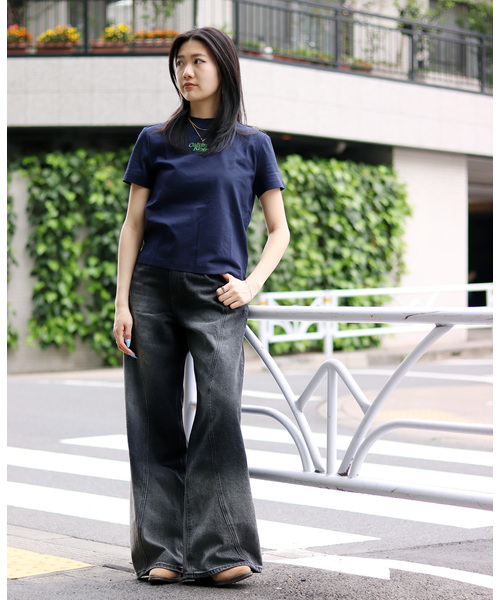 JOINT WORKS（ジョイントワークス）の「Calvin Klein /カルバン クラインSS FLOCKED LOGO CREWNK TEE（Tシャツ/カットソー・レディース・ホワイト/ネイビー/イエロー・X-SMALL）」の11枚目の写真