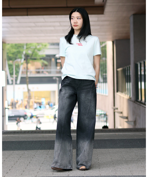 JOINT WORKS（ジョイントワークス）の「Calvin Klein /カルバン クラインSS FLOCKED LOGO CREWNK TEE（Tシャツ/カットソー・レディース・ホワイト/ネイビー/イエロー・X-SMALL）」の13枚目の写真