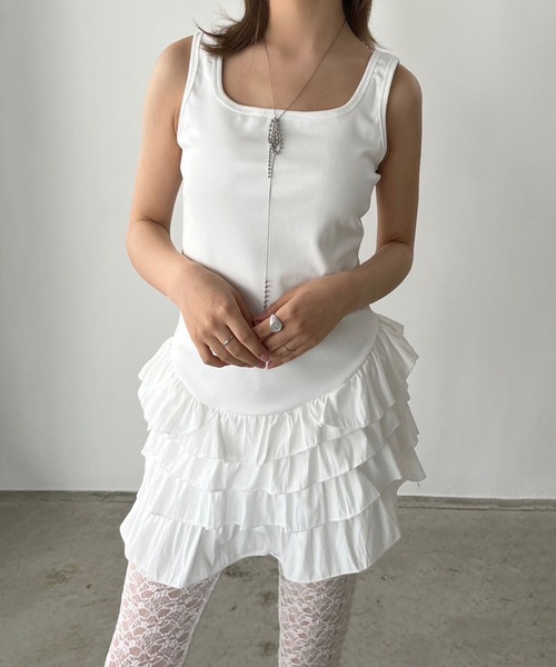 Jewelobe(ジュエローブ)の「ボトムフリルミディアムタンクトップ(タンクトップ・レディース・ホワイト/ブラック・FREE)」の1枚目の写真