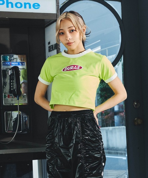 DURAS（デュラス）の「雑誌掲載｜クロップリンガーTシャツ（Tシャツ/カットソー・レディース・ブラック/ライム/オレンジ・MEDIUM/SMALL）」の10枚目の写真