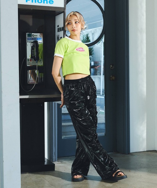 DURAS（デュラス）の「雑誌掲載｜クロップリンガーTシャツ（Tシャツ/カットソー・レディース・ブラック/ライム/オレンジ・MEDIUM/SMALL）」の11枚目の写真