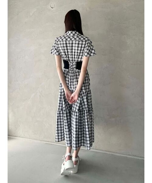 CALNAMUR(カルナムール)の「ウエストリブチェックシャツワンピース(ワンピース・レディース・ブラック/ブラウン・SMALL/MEDIUM)」の22枚目の写真